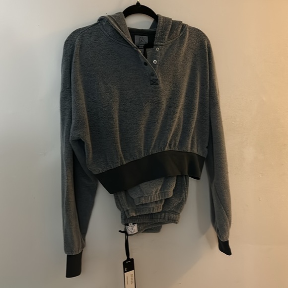 ✨NWT KAWALATEE GRAY INSIDE OUT SET✨ - Picture 11 of 12